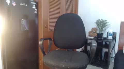 hilaril18 online show from February 9, 3:32 am