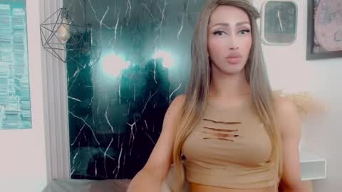 Hilary Avilan online show from June 9, 6:51 pm