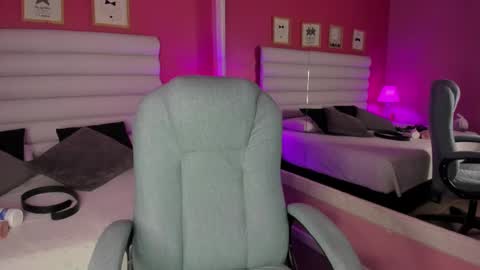 hilary_tailor online show from September 15, 11:22 am