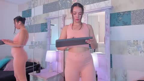 Hillary online show from November 7, 4:04 am