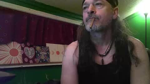 hippiedad333 online show from April 2, 6:21 am