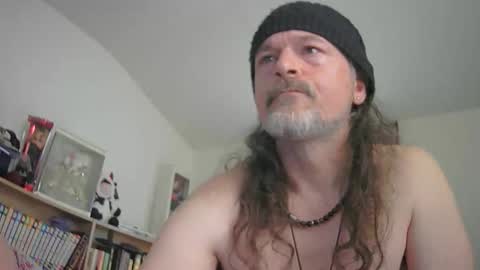 hippiedad333 online show from May 17, 5:00 pm
