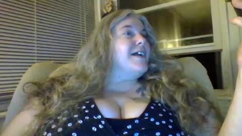 hippysnewhere online show from June 27, 7:03 am
