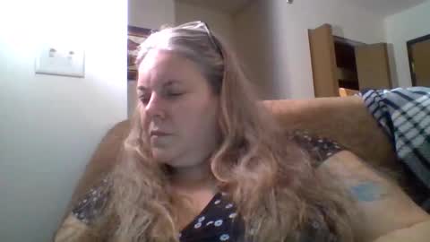 hippysnewhere online show from June 2, 6:04 am