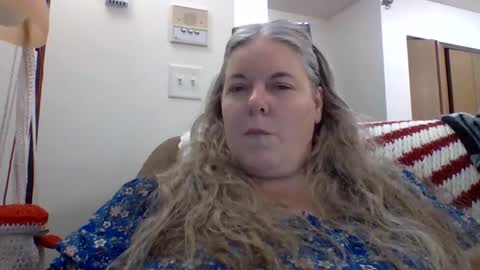 hippysnewhere online show from May 12, 3:26 am