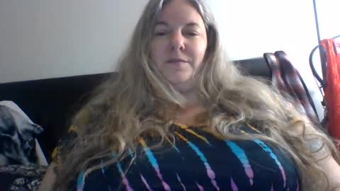 hippysnewhere online show from July 25, 10:13 am