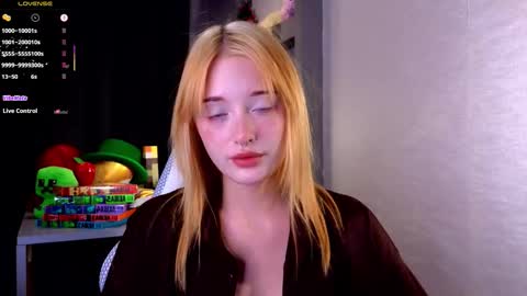 Snapshot of hisoka__akerley chatting on September 26, 5:21 pm Ella online show from September 26, 5:21 pm