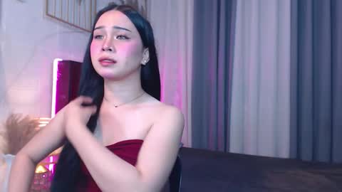 hoelymolly online show from February 4, 9:24 am