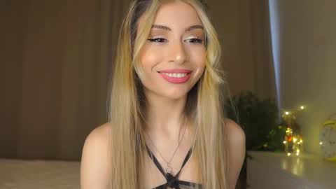 Moni Monica online show from March 10, 8:07 am