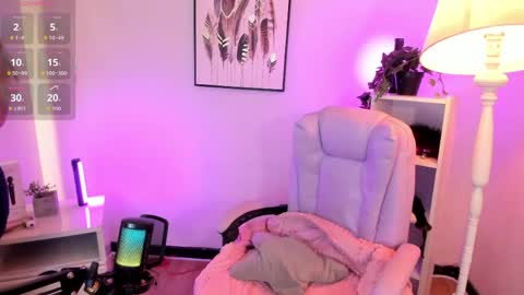 Hollie online show from April 18, 12:07 pm