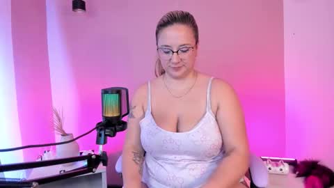 Hollie online show from January 15, 4:38 pm