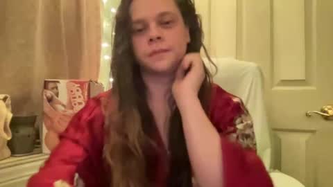 Hollys Drive threw Side Of CB. online show from December 18, 7:47 am