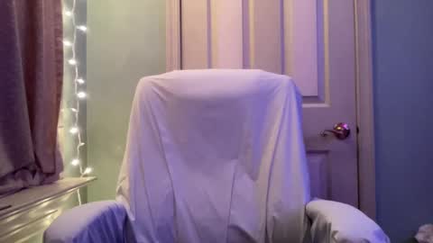 Hollys Drive threw Side Of CB. online show from December 25, 7:35 am