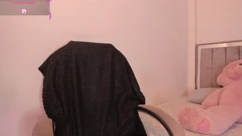 holly_16 online show from May 17, 11:03 pm