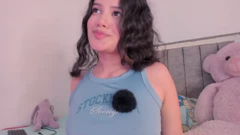 holly_16 online show from July 13, 9:29 pm