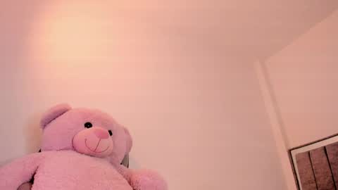 holly_16 online show from April 27, 10:18 pm