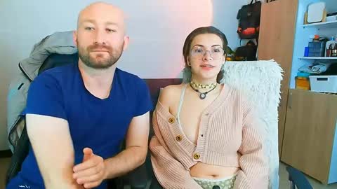 Holly and Honey online show from April 6, 10:44 pm
