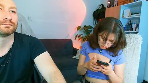 Holly and Honey online show from April 17, 11:07 pm