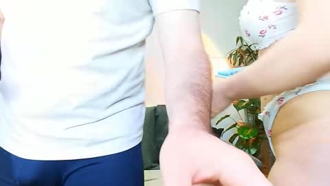 Holly and Honey online show from September 10, 9:49 pm