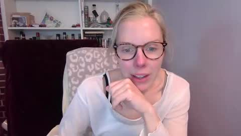 holly_bourbon online show from February 28, 8:02 pm