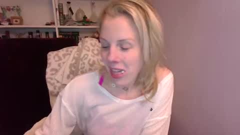 holly_bourbon online show from March 17, 11:21 pm