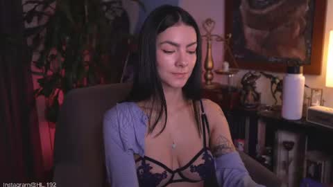 Holly Linder online show from June 14, 2:24 am