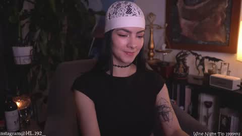 Holly Linder online show from March 7, 2:22 am