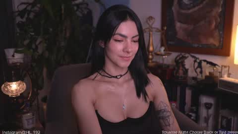 Holly Linder online show from June 13, 2:33 am