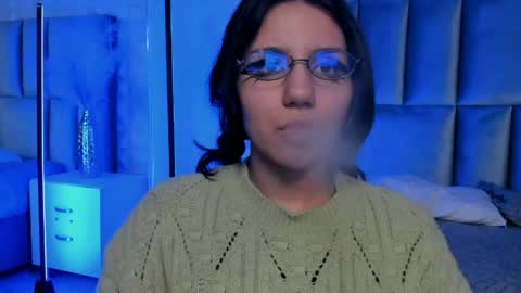 hollypeach_ online show from May 28, 1:58 am