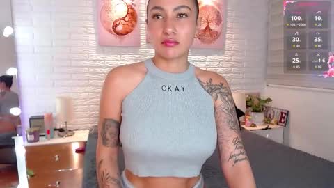 hollyt1 online show from March 11, 10:57 pm