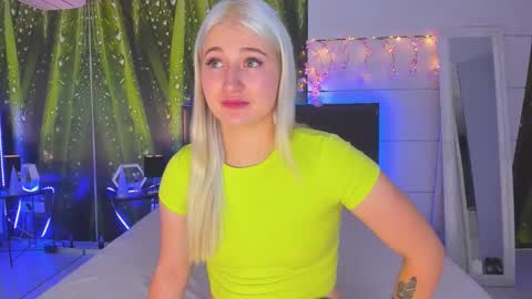 HollyTaillor online show from November 12, 1:13 pm