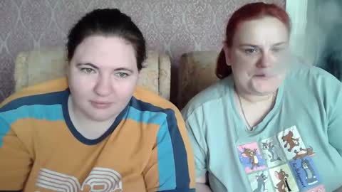HollyXEva online show from April 11, 9:35 am