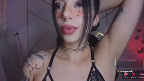 Snapshot of hollyxx_ chatting on October 23, 10:32 pm holly online show from October 23, 10:32 pm