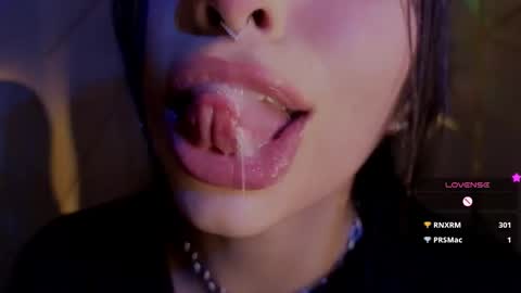 holly online show from February 6, 6:10 pm