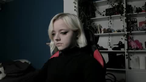 holy_mistresss online show from November 23, 9:40 am