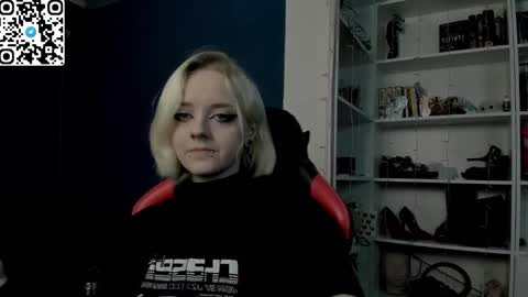 holy_mistresss online show from December 17, 10:11 am