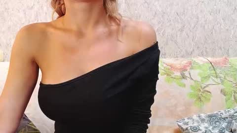 Snapshot of holyjulie chatting on September 10, 11:00 am HolyJulie online show from September 10, 11:00 am
