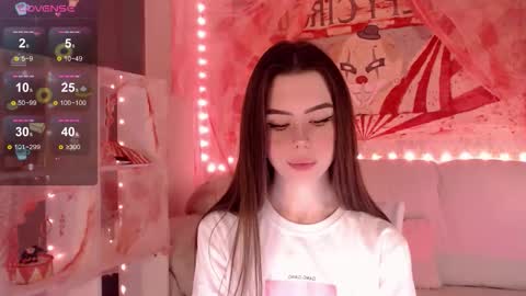 Mia online show from October 31, 4:57 am