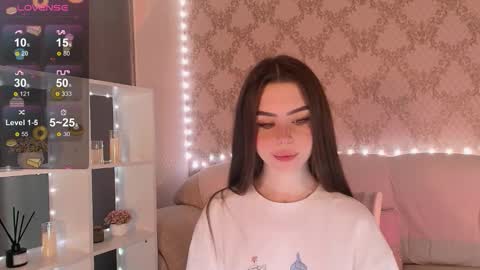 Mia online show from November 17, 4:15 am