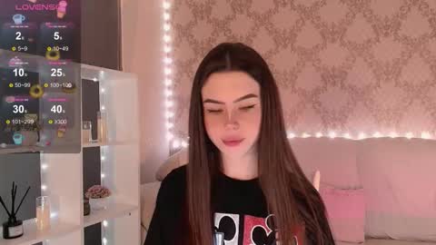 Mia online show from December 1, 4:32 am