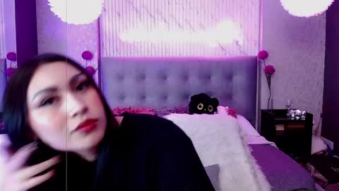 honey_doll_x online show from May 2, 12:55 pm