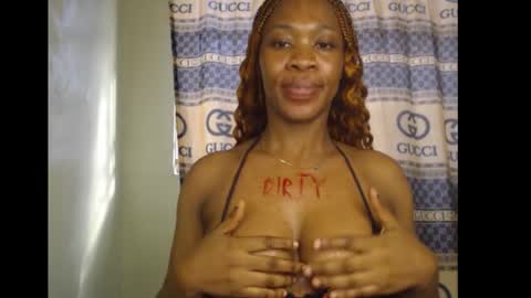 Snapshot of honey_dollxx chatting on September 27, 4:05 pm Flora online show from September 27, 4:05 pm