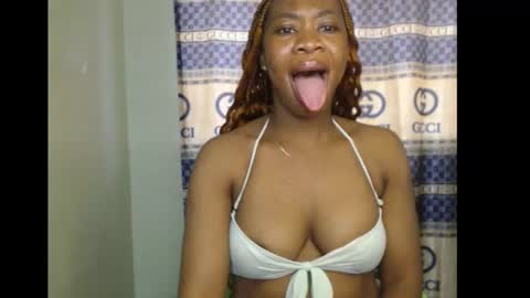 Snapshot of honey_dollxx chatting on October 17, 10:08 am Flora online show from October 17, 10:08 am