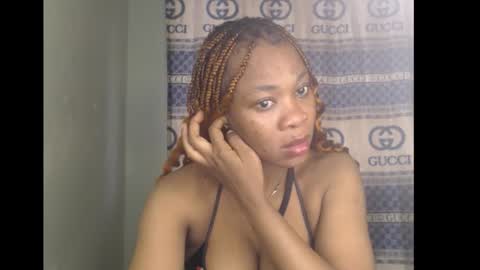 Snapshot of honey_dollxx chatting on September 14, 8:49 am Flora online show from September 14, 8:49 am