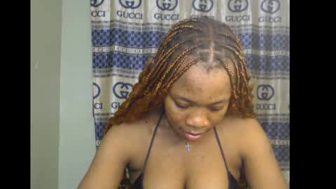 Snapshot of honey_dollxx chatting on September 30, 6:29 pm Flora online show from September 30, 6:29 pm