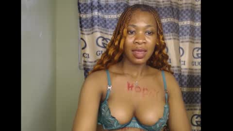 Snapshot of honey_dollxx chatting on September 28, 4:16 pm Flora online show from September 28, 4:16 pm