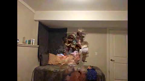 Honey XO XO online show from April 18, 3:30 am