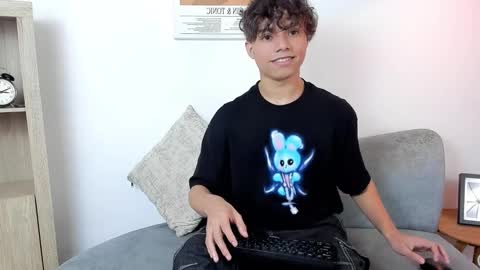 honeymoon_sariel online show from February 22, 1:25 pm