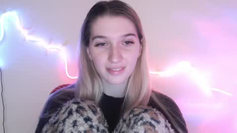 honeyveil online show from April 16, 2:28 pm