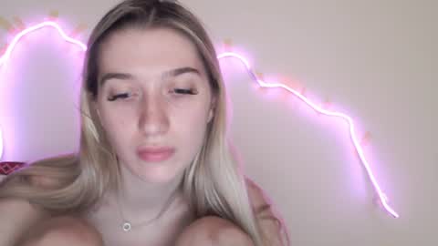 honeyveil online show from June 26, 11:48 am
